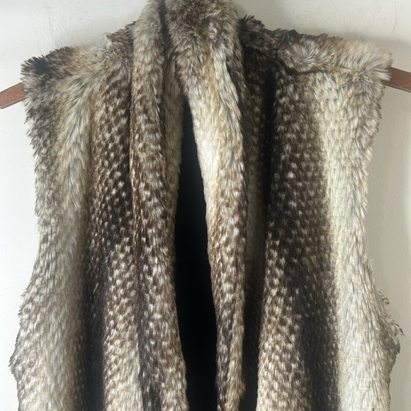 Show Me Your MUMU Fausta Faux Fur Vest Cream Brown Size Small - Picture 13 of 14